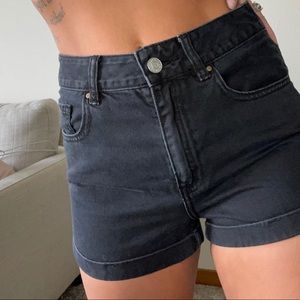 black mom short